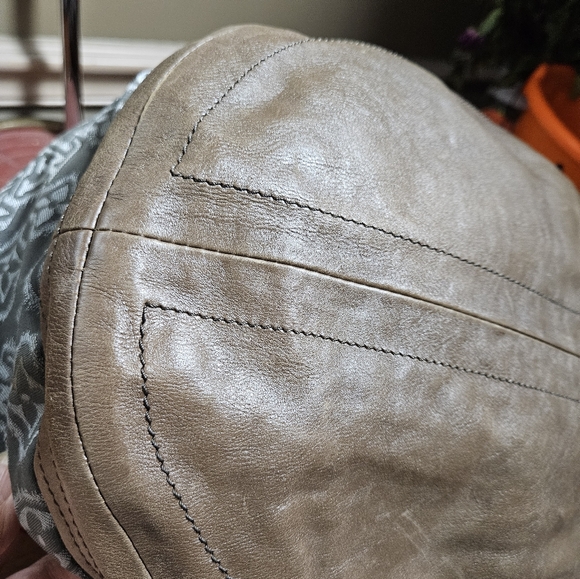 Auth Louis Vuitton 2010 Prefall limited edition Aviator Shoulder Bag - Picture 6 of 11